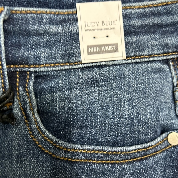 Judy Blue High Rise Denim Shorts LG NWT - Picture 3 of 3